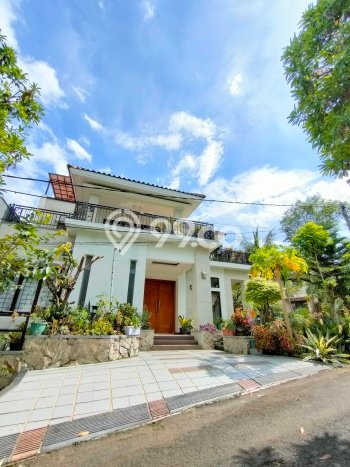 Hunian Elit LB 350m2 Siap Pakai Desain Elegan di Sentul, Bogor Hunian Elit LB 350m2 Siap Pakai Desain Elegan di Sentul, Bogor