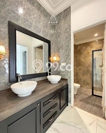 Rumah Elit Modern Tanpa Renovasi di Joglo Jakarta Barat Rumah Elit Modern Tanpa Renovasi di Joglo Jakarta Barat