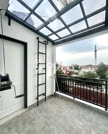 Rumah Luas Asri 3 KT Siap Pakai di Cirendeu Jakarta Selatan Rumah Luas Asri 3 KT Siap Pakai di Cirendeu Jakarta Selatan