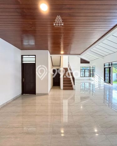 Rumah Luxury Modern Tanpa Renovasi di Joglo Jakarta Barat Rumah Luxury Modern Tanpa Renovasi di Joglo Jakarta Barat