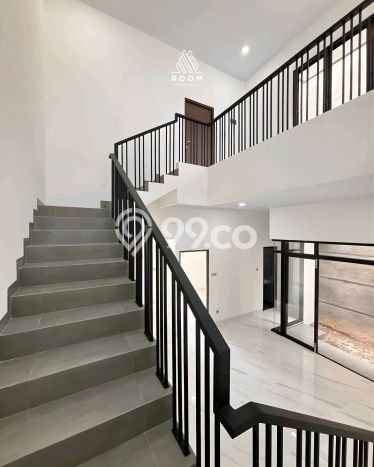 Ready to Use! Luxury House LT 126m2 Desain Elegan di Meruya Ready to Use! Luxury House LT 126m2 Desain Elegan di Meruya