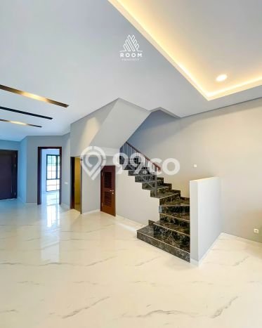 Hunian Mewah LB 190m2 Siap Pakai Desain Elegan di Meruya, Jakarta Barat Hunian Mewah LB 190m2 Siap Pakai Desain Elegan di Meruya, Jakarta Barat