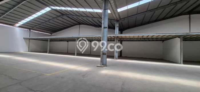 Unit Gudang Disewakan di Soekarno Hatta di Area Ramai & Strategis Unit Gudang Disewakan di Soekarno Hatta di Area Ramai & Strategis