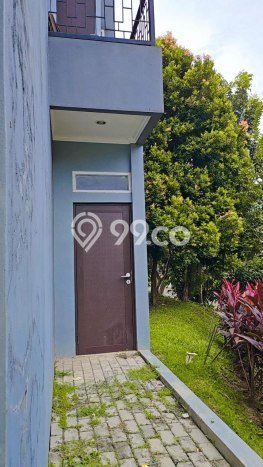 Rumah Luas Asri 4 KT Siap Pakai di Cibubur Jakarta Timur Rumah Luas Asri 4 KT Siap Pakai di Cibubur Jakarta Timur