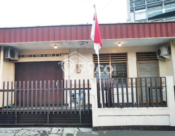 Jual Rumah Bagus Siap Huni LB 184m2 di Semarang Tengah, Semarang Jual Rumah Bagus Siap Huni LB 184m2 di Semarang Tengah, Semarang