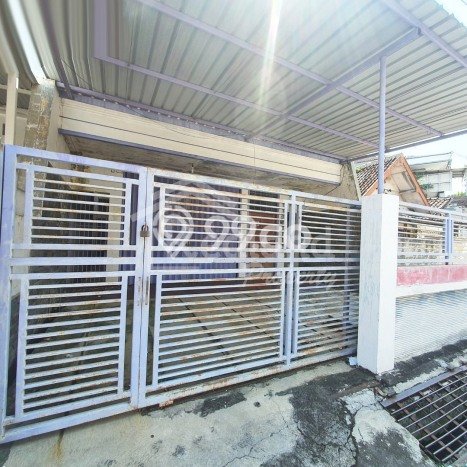 Rumah di Semarang Selatan, 2 KT, Dekat Universitas, LT 167m² LB 140m² Rumah di Semarang Selatan, 2 KT, Dekat Universitas, LT 167m² LB 140m²