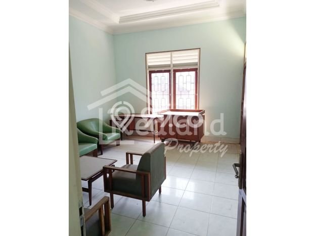 Lokasi terbaik! Rumah siap pakai disewakan di Semarang Tengah LB 125m2 Lokasi terbaik! Rumah siap pakai disewakan di Semarang Tengah LB 125m2