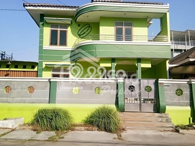 Lokasi terbaik! Rumah siap pakai disewakan di Semarang Tengah LB 125m2 Lokasi terbaik! Rumah siap pakai disewakan di Semarang Tengah LB 125m2