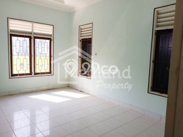 Lokasi terbaik! Rumah siap pakai disewakan di Semarang Tengah LB 125m2 Lokasi terbaik! Rumah siap pakai disewakan di Semarang Tengah LB 125m2