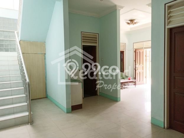 Lokasi terbaik! Rumah siap pakai disewakan di Semarang Tengah LB 125m2 Lokasi terbaik! Rumah siap pakai disewakan di Semarang Tengah LB 125m2