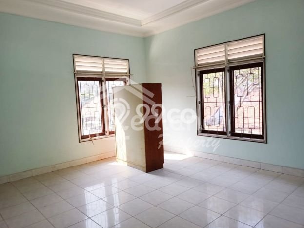 Lokasi terbaik! Rumah siap pakai disewakan di Semarang Tengah LB 125m2 Lokasi terbaik! Rumah siap pakai disewakan di Semarang Tengah LB 125m2