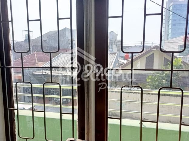 Lokasi terbaik! Rumah siap pakai disewakan di Semarang Tengah LB 125m2 Lokasi terbaik! Rumah siap pakai disewakan di Semarang Tengah LB 125m2