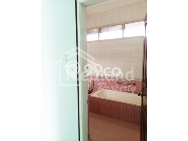 Lokasi terbaik! Rumah siap pakai disewakan di Semarang Tengah LB 125m2 Lokasi terbaik! Rumah siap pakai disewakan di Semarang Tengah LB 125m2