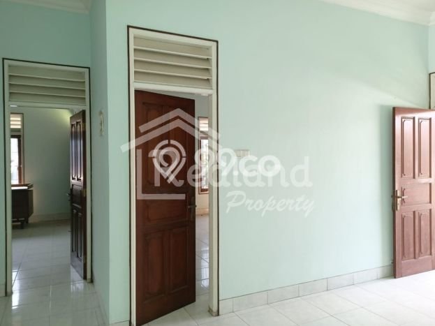 Lokasi terbaik! Rumah siap pakai disewakan di Semarang Tengah LB 125m2 Lokasi terbaik! Rumah siap pakai disewakan di Semarang Tengah LB 125m2