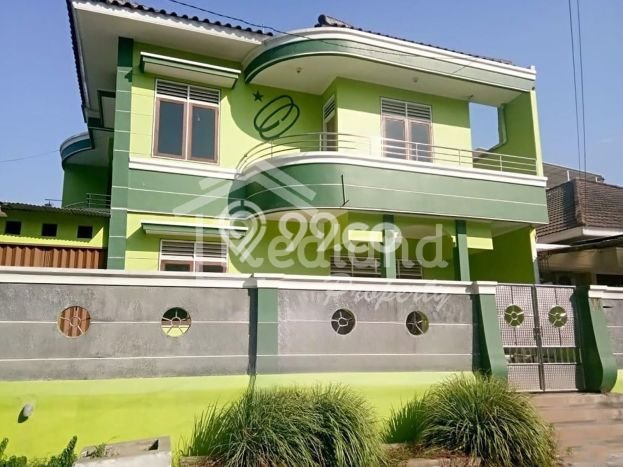 Lokasi terbaik! Rumah siap pakai disewakan di Semarang Tengah LB 125m2 Lokasi terbaik! Rumah siap pakai disewakan di Semarang Tengah LB 125m2