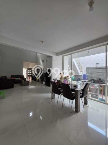 Dijual Rumah Premium dengan Fasilitas Sekitar Komplit di Sukolilo, Surabaya Dijual Rumah Premium dengan Fasilitas Sekitar Komplit di Sukolilo, Surabaya