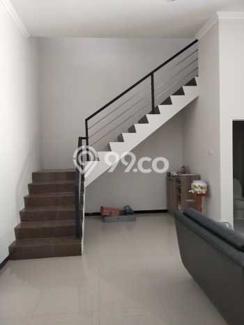 Dijual Rumah 4 Kamar Lokasi Strategis Nyaman dan Strategis di Rungkut Dijual Rumah 4 Kamar Lokasi Strategis Nyaman dan Strategis di Rungkut