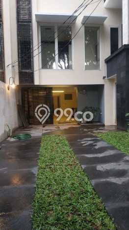 Ready to Use! Luxury House LT 180m2 Desain Elegan di Cipete Ready to Use! Luxury House LT 180m2 Desain Elegan di Cipete