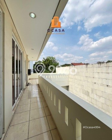 Sewa Rumah Strategis LT 350m2 / LB 400m2 di Senopati, Jakarta Selatan Sewa Rumah Strategis LT 350m2 / LB 400m2 di Senopati, Jakarta Selatan