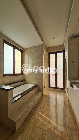 Ready to Use! Premium House LT 260m2 Desain Elegan di Kemang Ready to Use! Premium House LT 260m2 Desain Elegan di Kemang