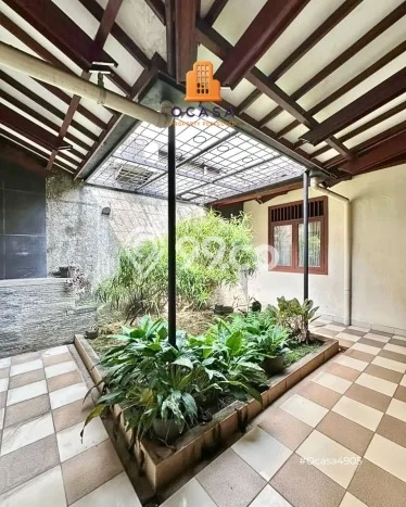 Ready to Use! Premium House LT 401m2 Desain Elegan di Senopati Ready to Use! Premium House LT 401m2 Desain Elegan di Senopati