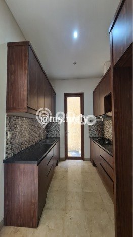 Ready to Use! Premium House LT 260m2 Desain Elegan di Kemang Ready to Use! Premium House LT 260m2 Desain Elegan di Kemang