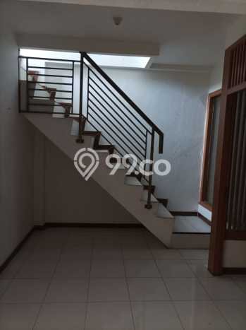Lokasi strategis! Rumah siap pakai disewakan di Cakung LB 100m2 Lokasi strategis! Rumah siap pakai disewakan di Cakung LB 100m2
