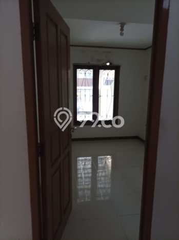 Lokasi strategis! Rumah siap pakai disewakan di Cakung LB 100m2 Lokasi strategis! Rumah siap pakai disewakan di Cakung LB 100m2