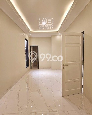 Ready to Use! Luxury House LT 121m2 Desain Elegan di BSD Ready to Use! Luxury House LT 121m2 Desain Elegan di BSD