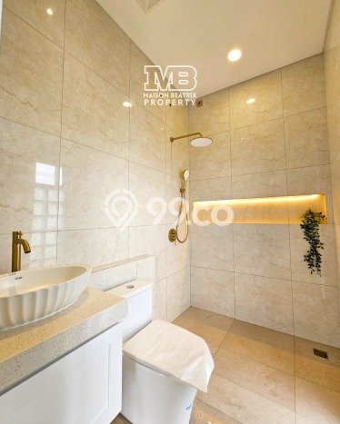 Ready to Use! Premium House LT 142m2 Desain Modern di BSD Ready to Use! Premium House LT 142m2 Desain Modern di BSD