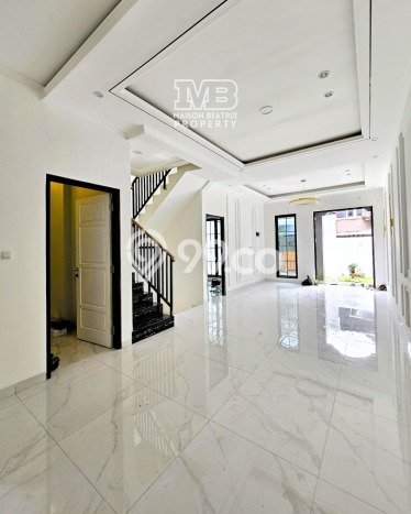 Ready to Use! Luxury House LT 121m2 Desain Elegan di BSD Ready to Use! Luxury House LT 121m2 Desain Elegan di BSD