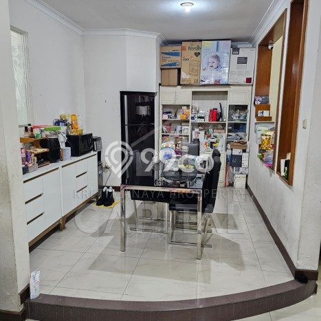 Rumah Luas Asri 3 KT Siap Huni di Taman Holis Indah Bandung Rumah Luas Asri 3 KT Siap Huni di Taman Holis Indah Bandung