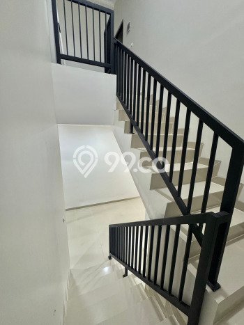 Rumah Luas Asri 4 KT Siap Pakai di Serpong Regency Melati Mas Tangerang Selatan Rumah Luas Asri 4 KT Siap Pakai di Serpong Regency Melati Mas Tangerang Selatan