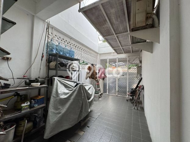 Siap Huni Rumah Mewah 6 Kamar di Mampang Prapatan Dekat ke Mana Pun Siap Huni Rumah Mewah 6 Kamar di Mampang Prapatan Dekat ke Mana Pun