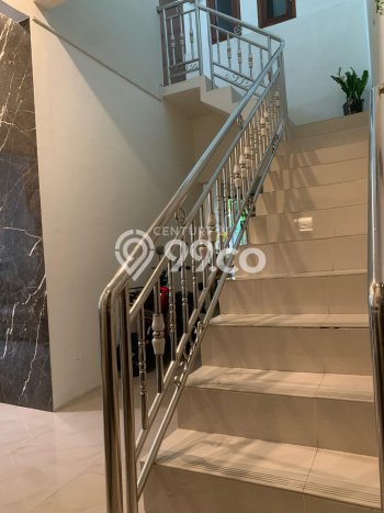 Hunian Cantik Minimalis Lb 150m2 di Ciracas, Jakarta Timur Hunian Cantik Minimalis Lb 150m2 di Ciracas, Jakarta Timur