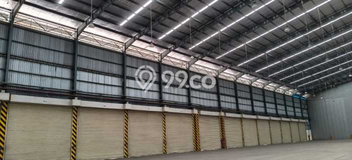 Unit Gudang Disewa Lokasi Cakung, Jakarta Timur Spesifikasi Luas Bangunan 10560m2 Unit Gudang Disewa Lokasi Cakung, Jakarta Timur Spesifikasi Luas Bangunan 10560m2