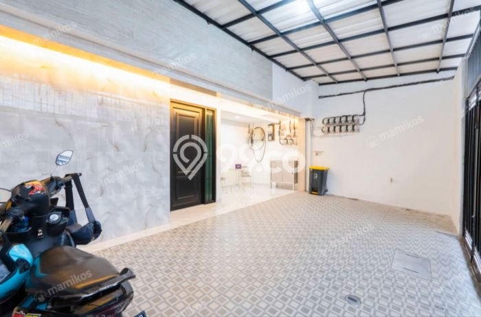 Dijual Rumah Kost di Jelambar, Jakarta Barat, 21 KT, 21 KM, Bangunan 476m2 Dijual Rumah Kost di Jelambar, Jakarta Barat, 21 KT, 21 KM, Bangunan 476m2