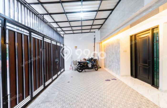 Dijual Rumah Kost di Jelambar, Jakarta Barat, 21 KT, 21 KM, Bangunan 476m2 Dijual Rumah Kost di Jelambar, Jakarta Barat, 21 KT, 21 KM, Bangunan 476m2