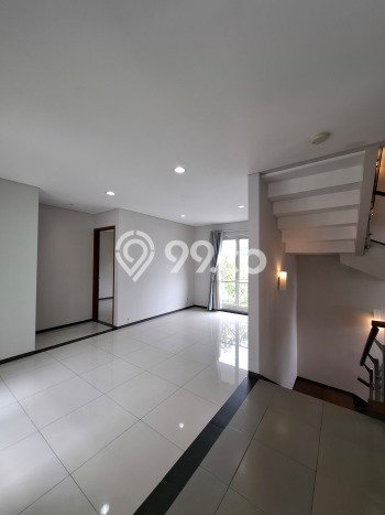 Sewa Rumah Nyaman LT 270m2 / LB 400m2 di Menteng Dalam, Jakarta Selatan Sewa Rumah Nyaman LT 270m2 / LB 400m2 di Menteng Dalam, Jakarta Selatan