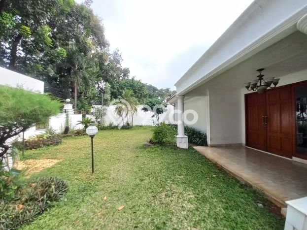 Disewakan Rumah Nyaman di Kebayoran Baru Harga Rp 1 Miliar/ Tahun Disewakan Rumah Nyaman di Kebayoran Baru Harga Rp 1 Miliar/ Tahun