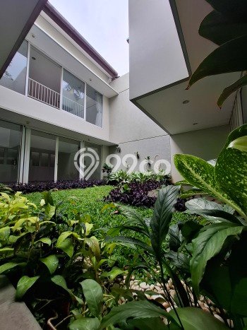 Sewa Rumah Nyaman LT 270m2 / LB 400m2 di Menteng Dalam, Jakarta Selatan Sewa Rumah Nyaman LT 270m2 / LB 400m2 di Menteng Dalam, Jakarta Selatan