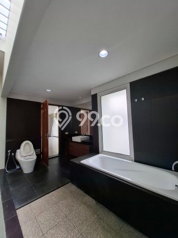 Sewa Rumah Nyaman LT 270m2 / LB 400m2 di Menteng Dalam, Jakarta Selatan Sewa Rumah Nyaman LT 270m2 / LB 400m2 di Menteng Dalam, Jakarta Selatan