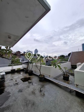 Sewa Rumah Nyaman LT 270m2 / LB 400m2 di Menteng Dalam, Jakarta Selatan Sewa Rumah Nyaman LT 270m2 / LB 400m2 di Menteng Dalam, Jakarta Selatan