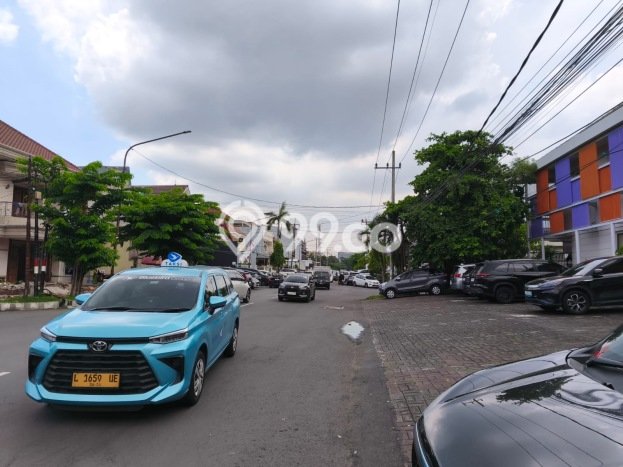 Rumah Luxury Modern Tanpa Renovasi di Raya Darmo Surabaya Rumah Luxury Modern Tanpa Renovasi di Raya Darmo Surabaya