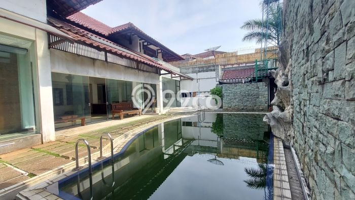 Ready to Use! Luxury House LT 693m2 Desain Elegan di Pondok Indah Ready to Use! Luxury House LT 693m2 Desain Elegan di Pondok Indah