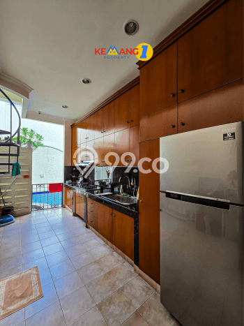Rumah Elit Modern Tanpa Renovasi di Kemanggisan Jakarta Barat Rumah Elit Modern Tanpa Renovasi di Kemanggisan Jakarta Barat