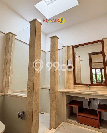 Sewa Rumah Nyaman LT 600m2 / LB 490m2 di Kemang, Jakarta Selatan Sewa Rumah Nyaman LT 600m2 / LB 490m2 di Kemang, Jakarta Selatan