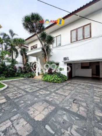 Ready to Use! Luxury House LT 868m2 Desain Elegan di Kemang Ready to Use! Luxury House LT 868m2 Desain Elegan di Kemang