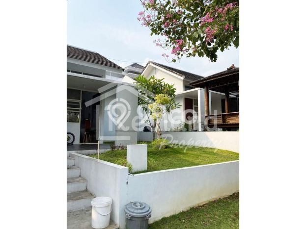 Rumah Luas Asri 2 KT Siap Pakai di BSB City Semarang Rumah Luas Asri 2 KT Siap Pakai di BSB City Semarang