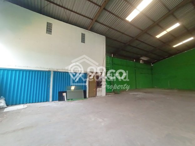 Gudang di Simongan, Luas 600m², Disewakan, Area Komersial, Ready Pakai Gudang di Simongan, Luas 600m², Disewakan, Area Komersial, Ready Pakai